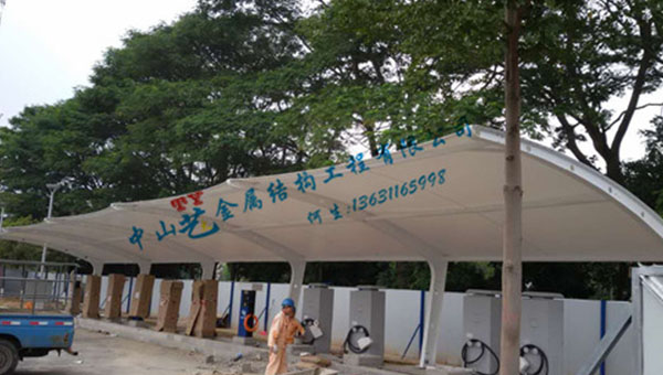 東莞長安體育館充電樁車棚